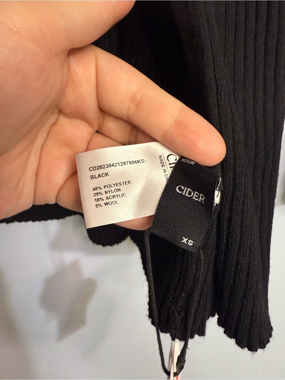 Cider Ribbed V-Neck Long Sleeve Top - Picture 5 of 6